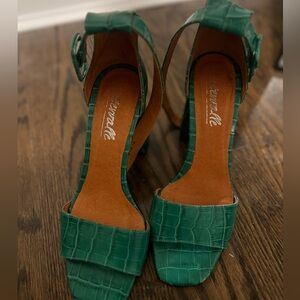 L’intervalle green heeled sandal